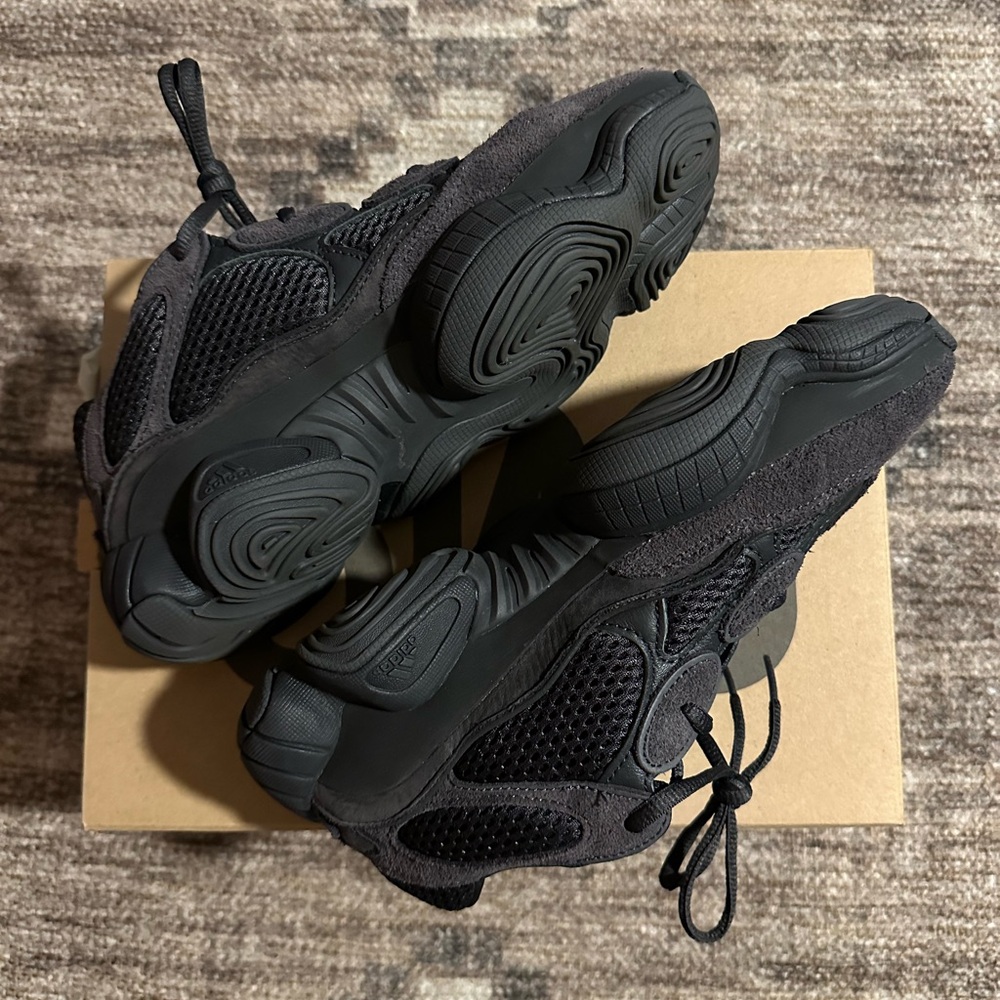 YEEZY 500 / size 6.5 men’s / black - Picture 2 of 6